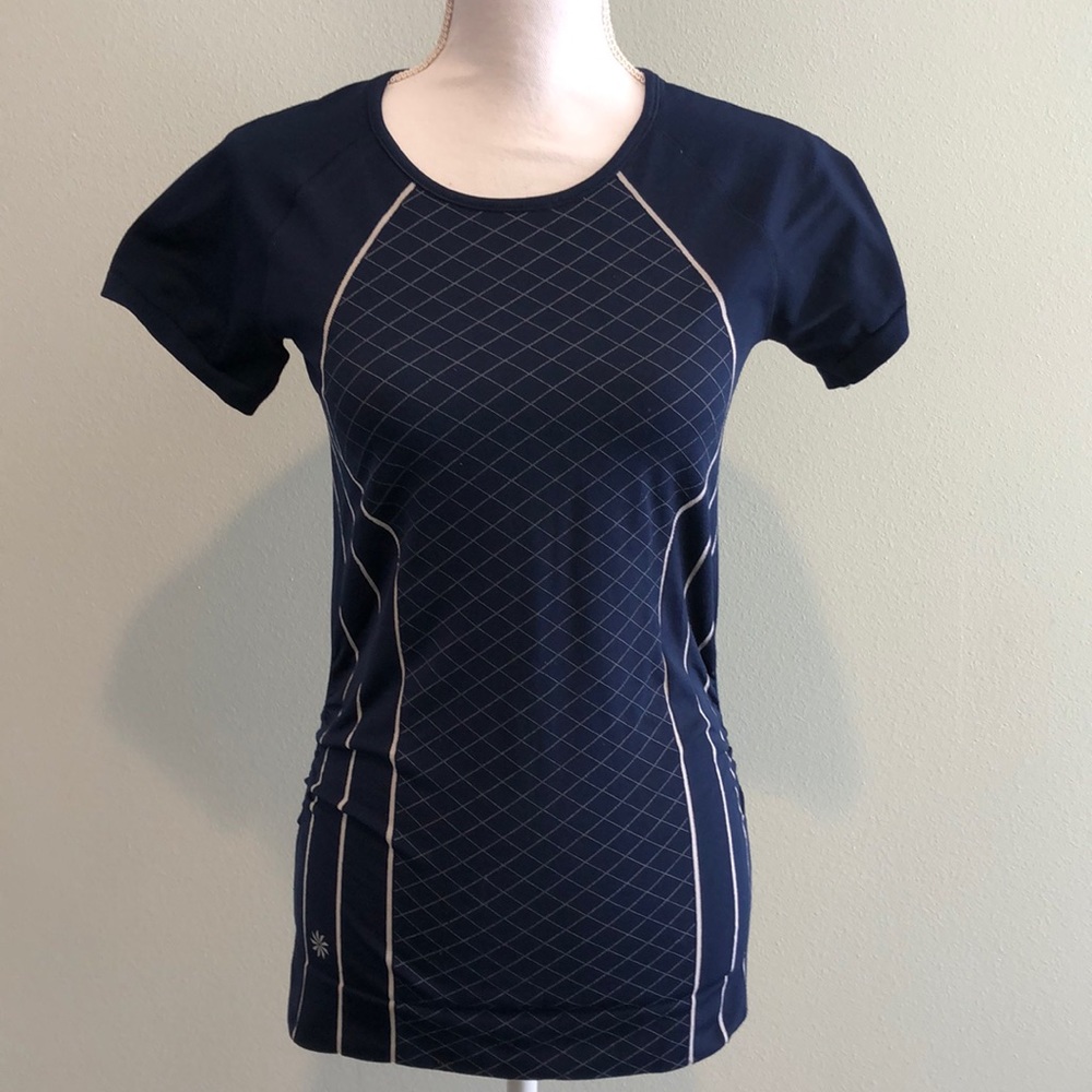 ATHLETA size small workout top short sleeve very stretchy great shape